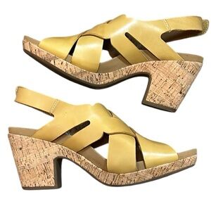 COBB HILL Alleah Singback Sandal in yellow, size 8.5
